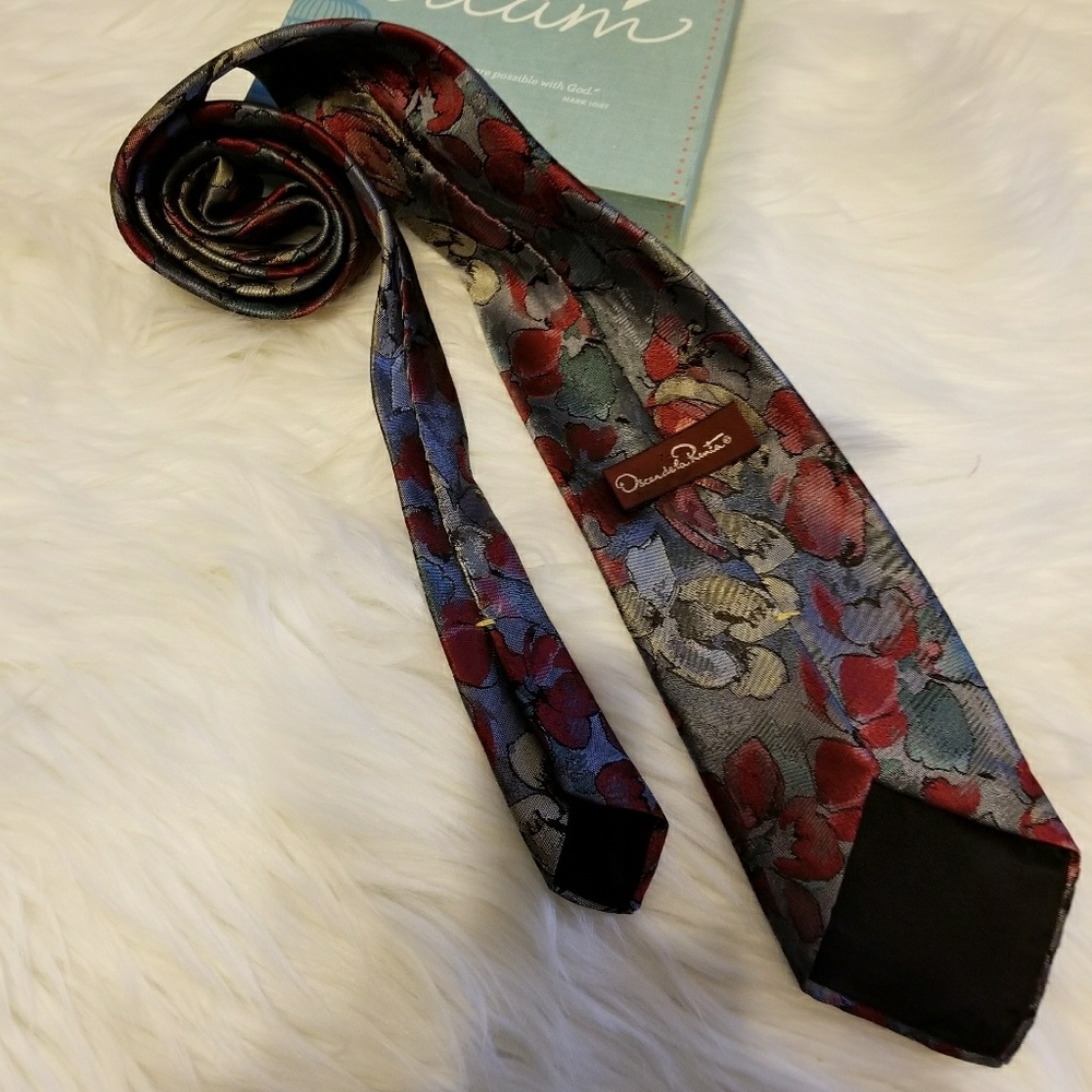 Oscar de la renta tie - Picture 2 of 4